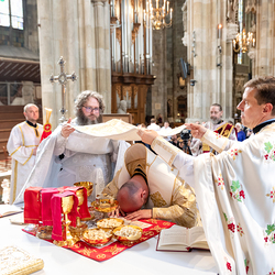 Priesterweihe Byzantinischer Ritus im Stephansdom / Erzdiözese Wien/ Schönlaub