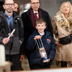 Friedenslicht in Wien angekommen / Erzdiözese Wien/ Schönlaub, Stephan Schönlaub