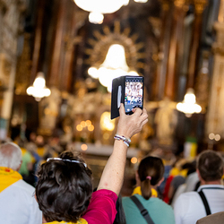 400 Mesnerinnen und Mesner bei österreichweiter Wallfahrt / Erzdiözese Wien/Schönlaub, Stephan Schönlaub 400 Mesnerinnen und Mesner bei österreichweiter Wallfahrt