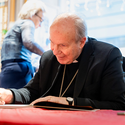 Signierstunde / Erzdiözese Wien/ Schönlaub, Stephan Schönlaub