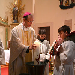 Osternachtsfeier mit Weihbischof Turnovszky